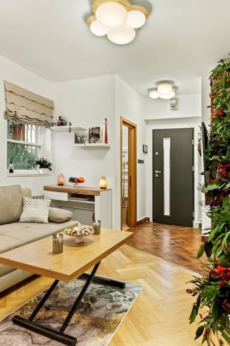 Casa De Povesti - Calea Victoriei Apartament *
