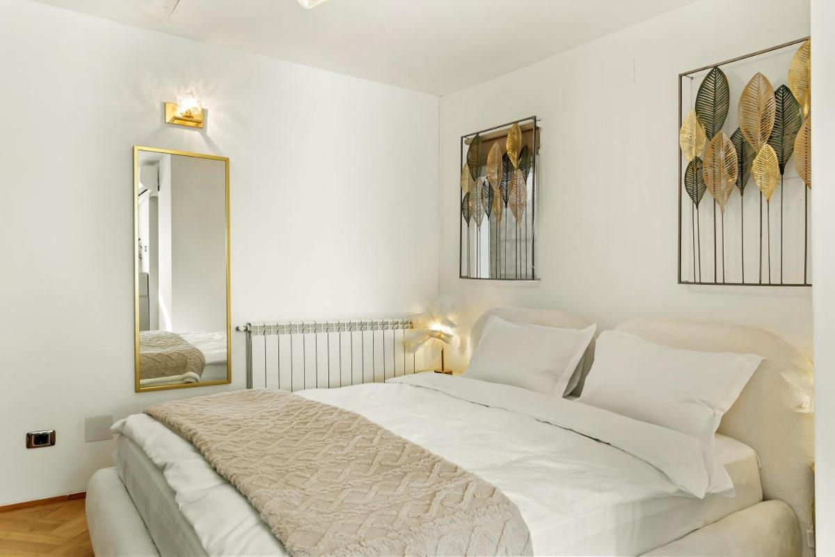 Casa De Povesti - Calea Victoriei Apartament