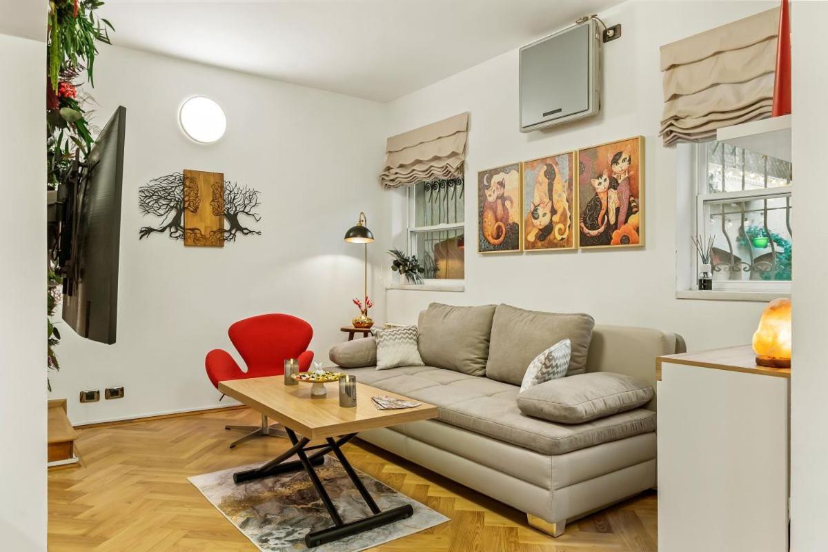 Casa De Povesti - Calea Victoriei * Bucureşti